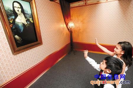 点图查看下一页 互动版世界名画“杀”入香港观众可与蒙娜丽莎互动