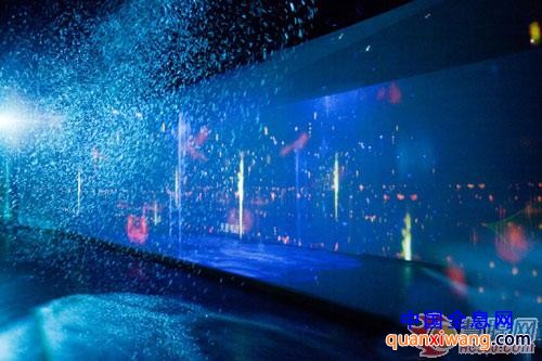 四楼结尾影像画面搭配雪花机渲染效果