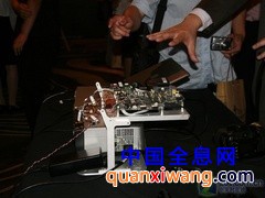 不戴眼镜也能看3D 全息影像全面解密 
