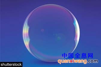 日本科学家研制出一种可以在肥皂泡上投影影像的技术，该技术或将造就全世界最薄的透明显示屏，未来这一技术将很有希望运用于平板电脑等产品身上