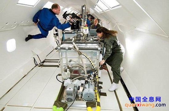在地球上进行低重力抛物线飞行过程中,美国宇航局测试了3D打印机。未来的宇航员几乎可以使用3D打印机按需打印他们所需的任何物品,甚至连金属材质的机器零部件也不在话下。