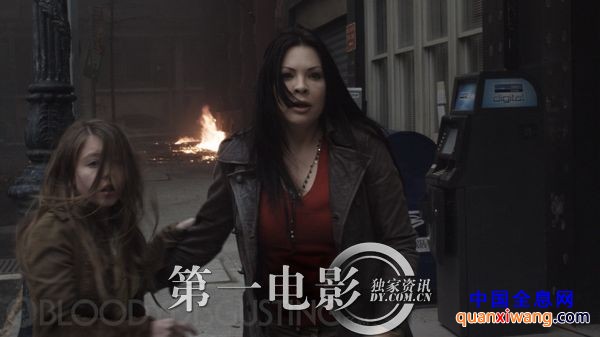 美国恐怖片《蜘蛛3D》新剧照曝光 巨型变异蜘蛛吓坏小萝莉！-第一电影网zx.dy.com.cn