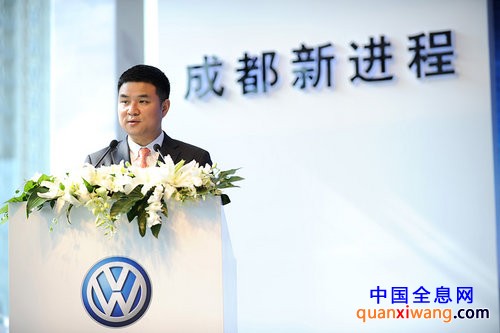 辉腾定制中心和成都新进程4S店同日开业