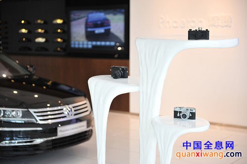 辉腾定制中心和成都新进程4S店同日开业