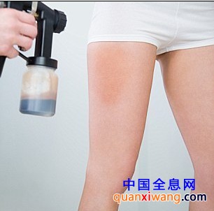 迎娶圣诞树、逛3D街道寄贺卡 另类妙招玩转“新鲜圣诞节”