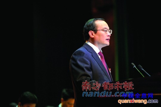 昨日，东莞市十五届人大三次会议开幕，市长袁宝成作政府工作报告。南都记者 方光明 摄