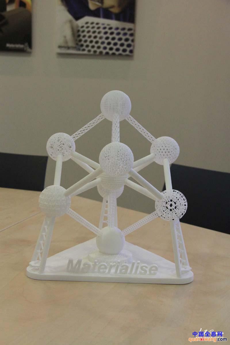 3D打印的原子球，员工们称“这是证明我们公司总部坐落在比利时的证据了” 人民网记者 张杰 摄