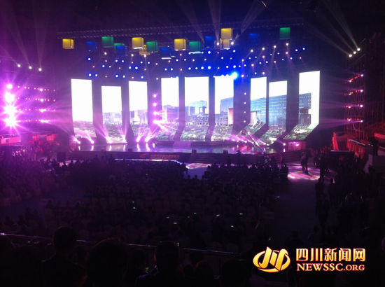 组图:科博会开幕式表演声光电、全息投影精彩纷呈
