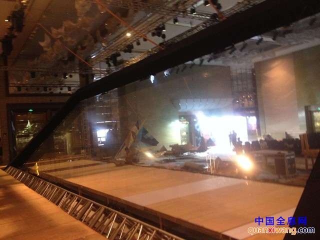 想拥有全息影像？激光电视具备无屏乐趣 