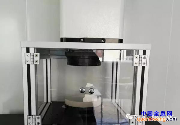 压电式移相器及其在全息干涉计量术中的应用